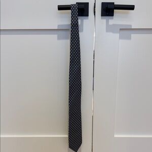 Stylish Geometric Pattern Tie